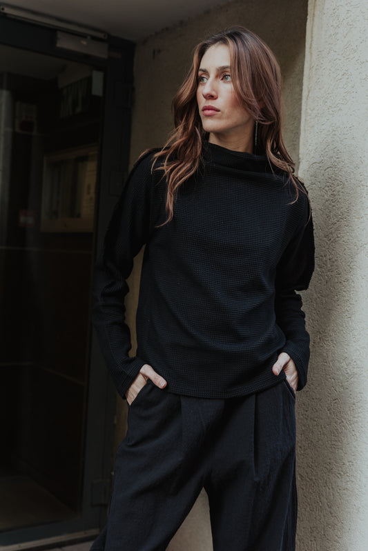 חולצת גולף וופל שחורה