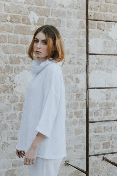 Gauze one size high collar shirt / white